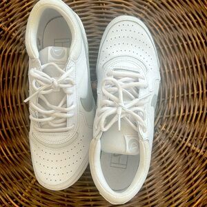 Nike court lite size 8 worn 2x
